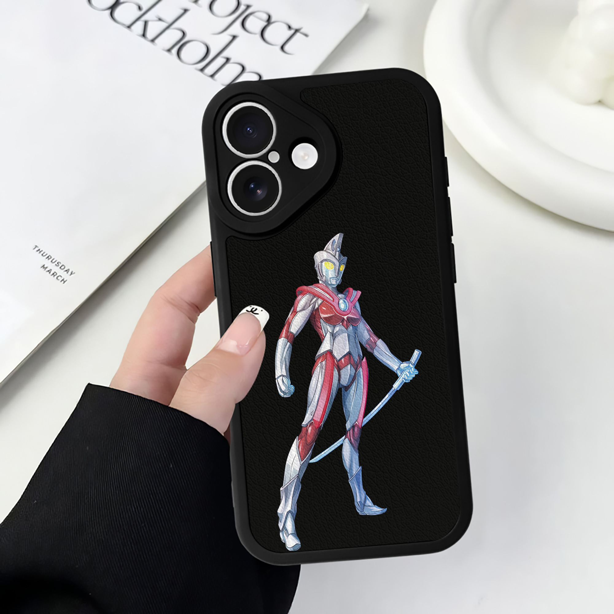 （画像用） ウルトラマン Ultraman 【iPhone 16シリーズ対応】シリコンスマホケース（レザー調） 材質：シリコン